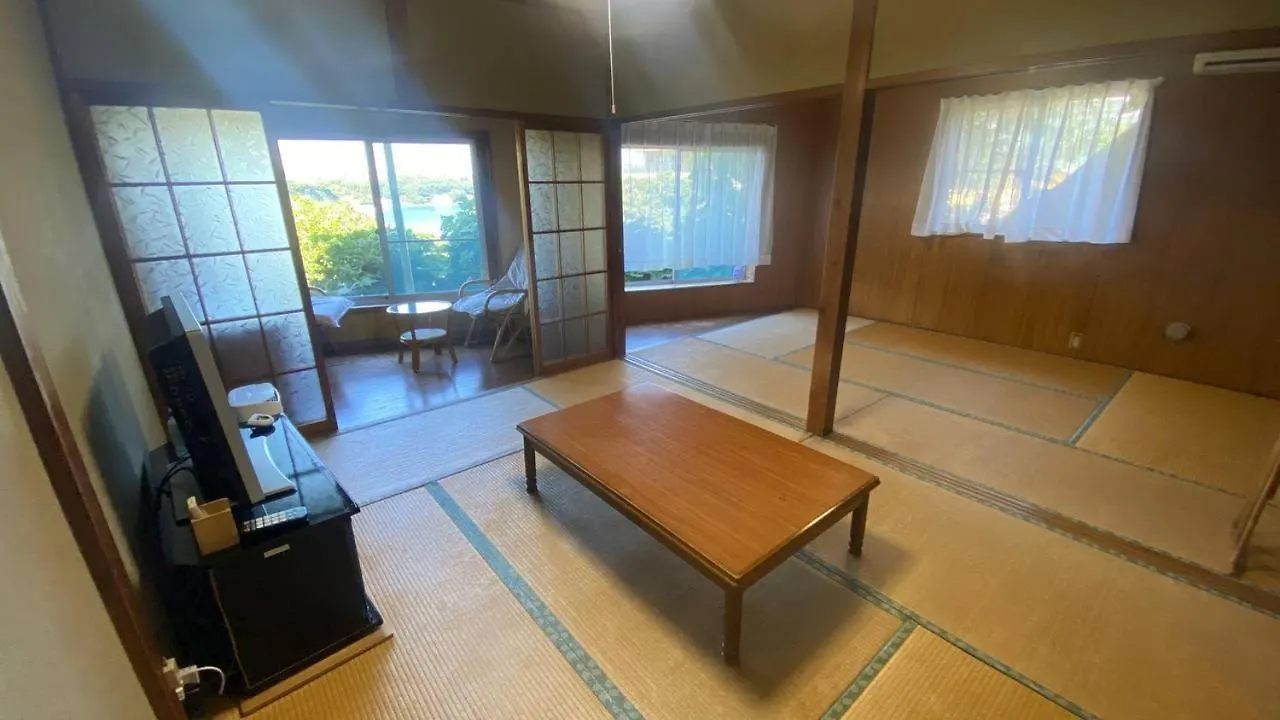 ***  Mcarthur Heights Hotel Miura Japón